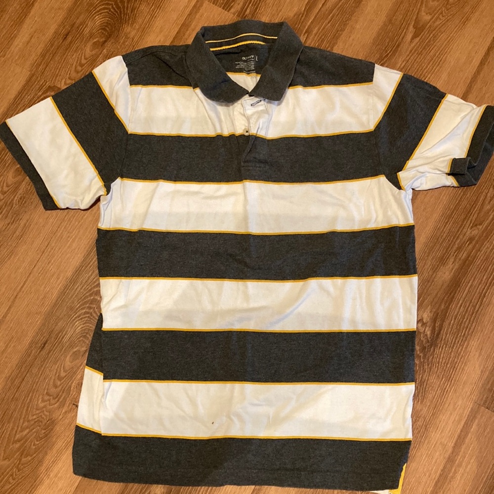 Men’s Old Navy polo shirt. Size L